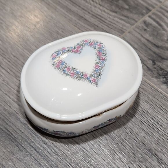 Vintage Romanee Creative Collect. Floral Heart Porcelain Oval Music Jewelry Box - Picture 1 of 8